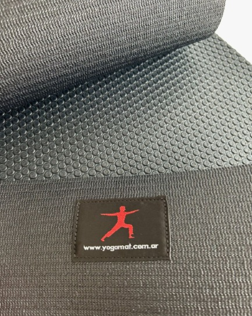Yoga Mat Extreme 4 mm gris oscuro, detalle de la textura y la etiqueta