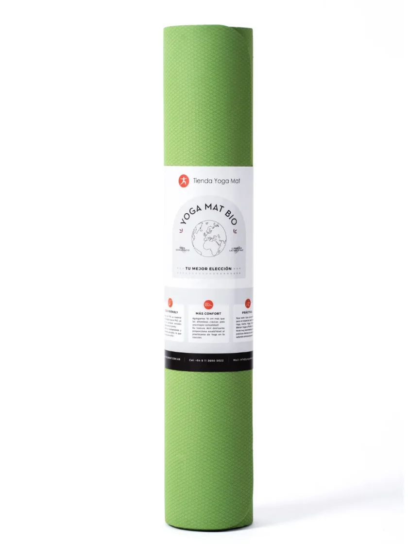 Yoga Mat Bio de TPE verde enrollado, con etiqueta del producto