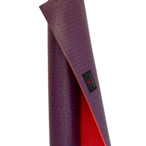 Yoga Mat Duo de doble color y doble textura, bordó y rojo, parcialmente doblado